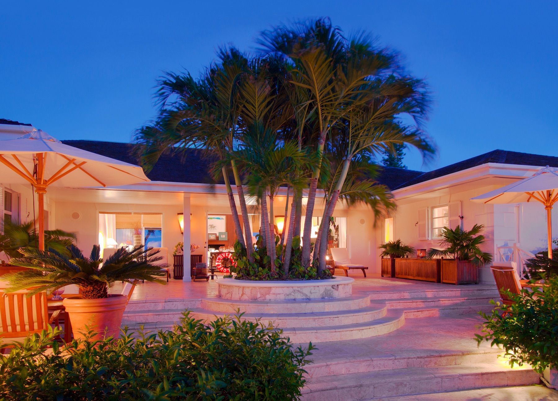 Three Bees at Harbour Island villa photo.